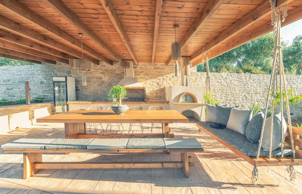 Ivoni Villa, An Iconic Summer Retreat, By Thinkvilla Perama  외부 사진